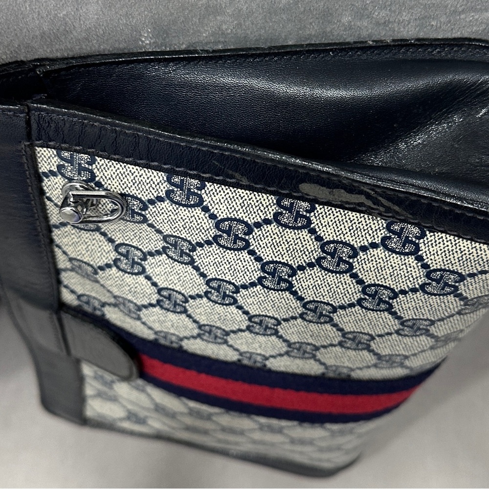 Authentic Gucci Signature blue clutch with added D-rings. Preowned - Picture 7 of 11